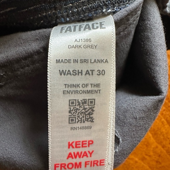 Fat Face•elastic waist cargo shorts•32” waist•cotton blend•dark charcoal gray - Picture 7 of 14